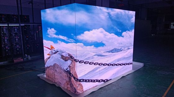 Display LED ad alta luminosità ad angolo di 90 gradi per pubblicità esterna con durata di vita di 10000 ore