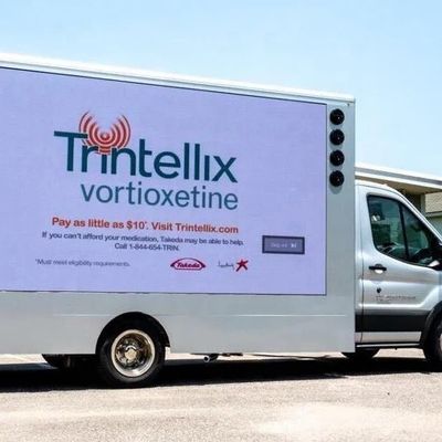 GCL Customized Outdoor Mobile Advertising Truck Van Trailer P6 6500nits Luminosità
