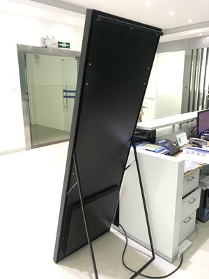 Alto tasso di aggiornamento 3840Hz LED Poster Display Full Color Outdoor Waterproof LED Poster