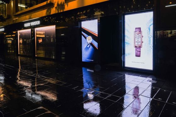 GA Serie P4 Poster Led Display W1366*H1920mm Modulo Dimensione 320*160mm IP65 Installazione esterna 8000 nits