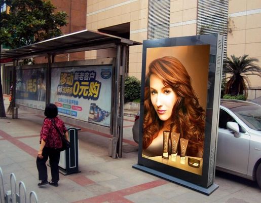 4G Wifi Outdoor LED Poster Screen con angolo di visione H160° Alta definizione