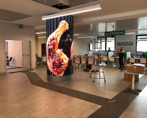 Display a LED cilindrico a colori personalizzato P1.8mm per pannelli interni