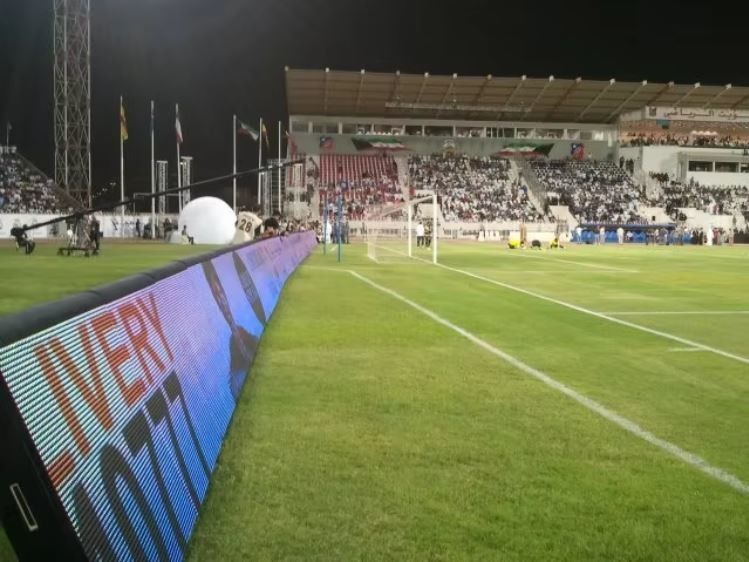 schermo a LED P10mm impermeabile ad alta definizione attorno ai campi da calcio e alle sedi sportive
