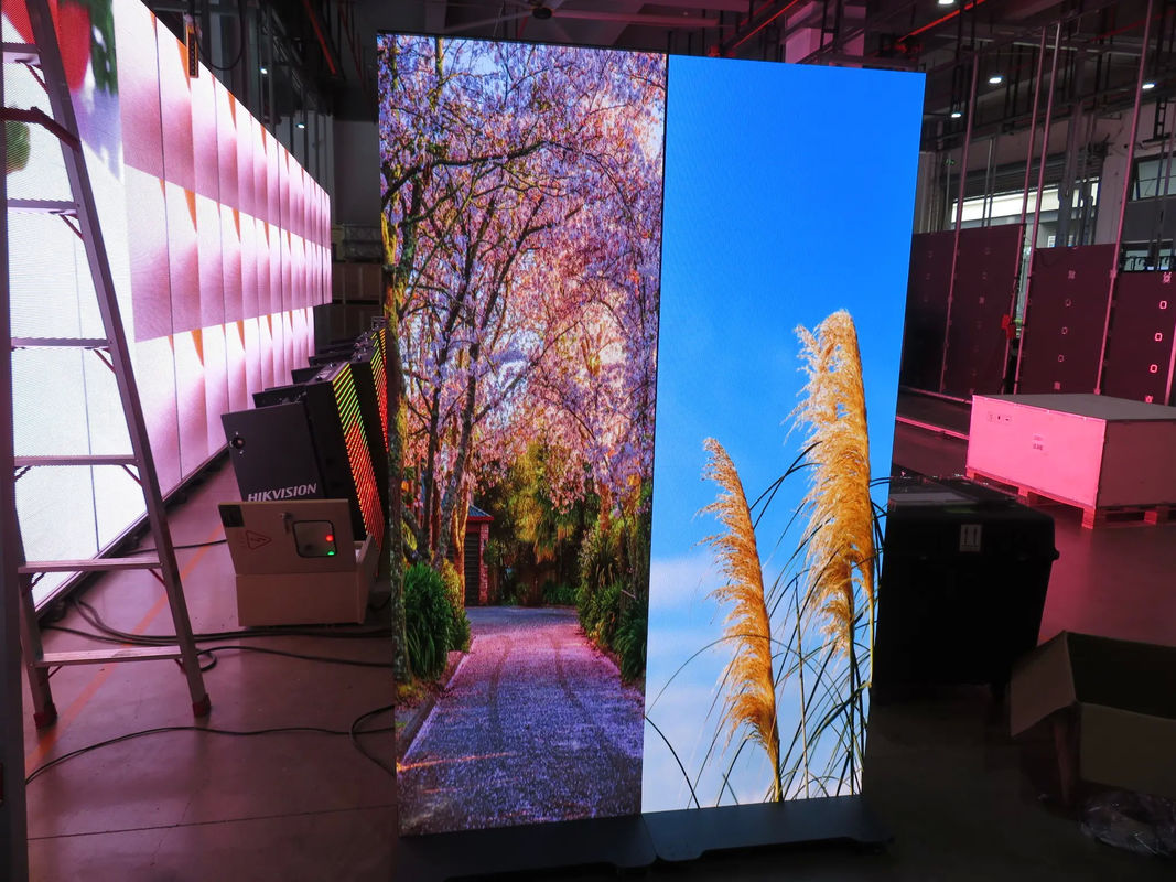 GOB P1.5 P1.8 P2 Screen di poster a LED per banner Portable Led Video Wall con ruote per negozio di fiera