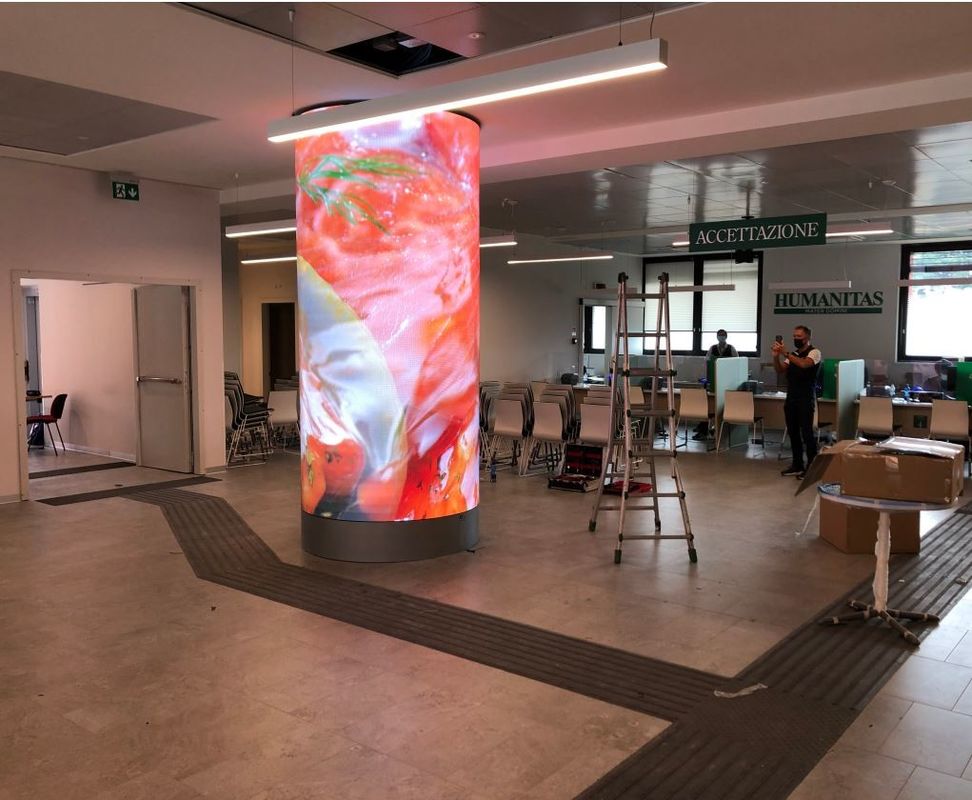 Display a LED cilindrico a colori personalizzato P1.8mm per pannelli interni