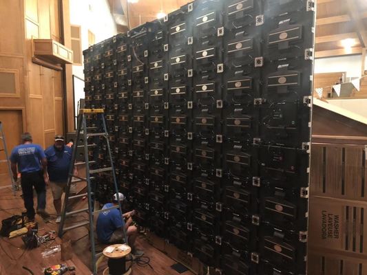 Buon prezzo Display a LED personalizzabile per interni Display a LED con splicing senza soluzione di continuità Display a LED P2.5 in linea