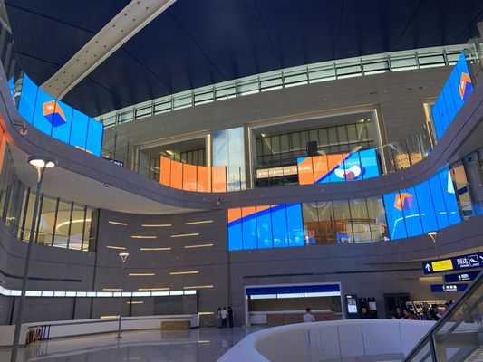 Display LED trasparente P7.8 per interni Display digitale LED video mesh personalizzabile