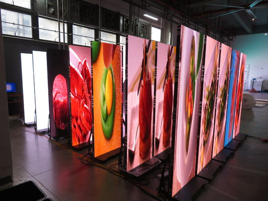 Buon prezzo Installazione e portabilità senza sforzo Gposter-A è l' ultimo poster a LED pieghevole per qualsiasi occasione in linea