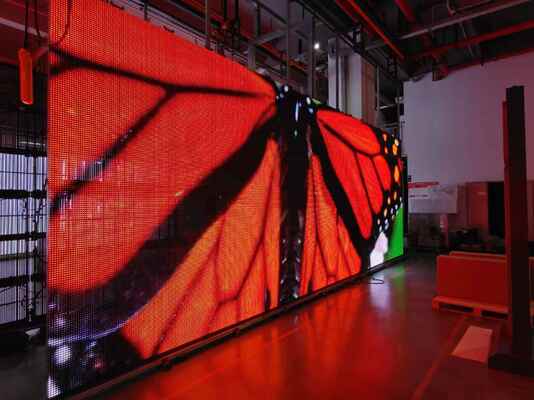 Buon prezzo Display LED per facciata multimediale con installazione del progetto a 90 gradi senza soluzione di continuità Alta trasparenza e luminosità di 5500 nits per gli ambienti urbani in linea