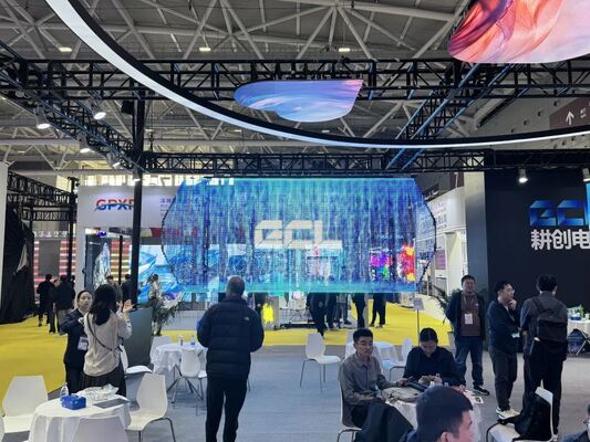 Display LED trasparente esterno con luminosità di 10.000 Nits, protezione IP65 e design leggero P25mm P31.25mm